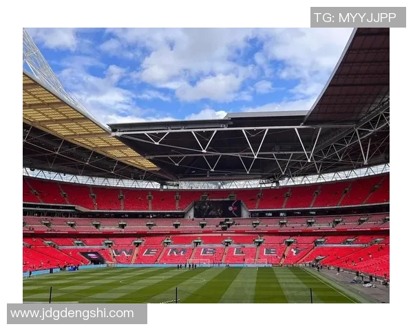 2004年欧洲杯精彩回顾与球场风采全景展示